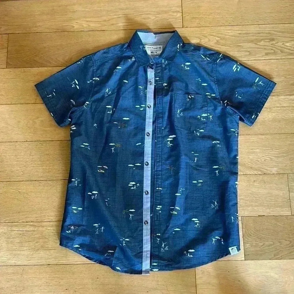 Free Planet Other - Free planet button up